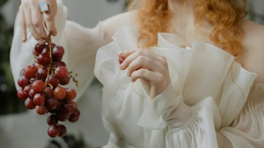 История о том, как двенадцать виноградин стали символом нового года и маленьким знаком надежды на удачу.