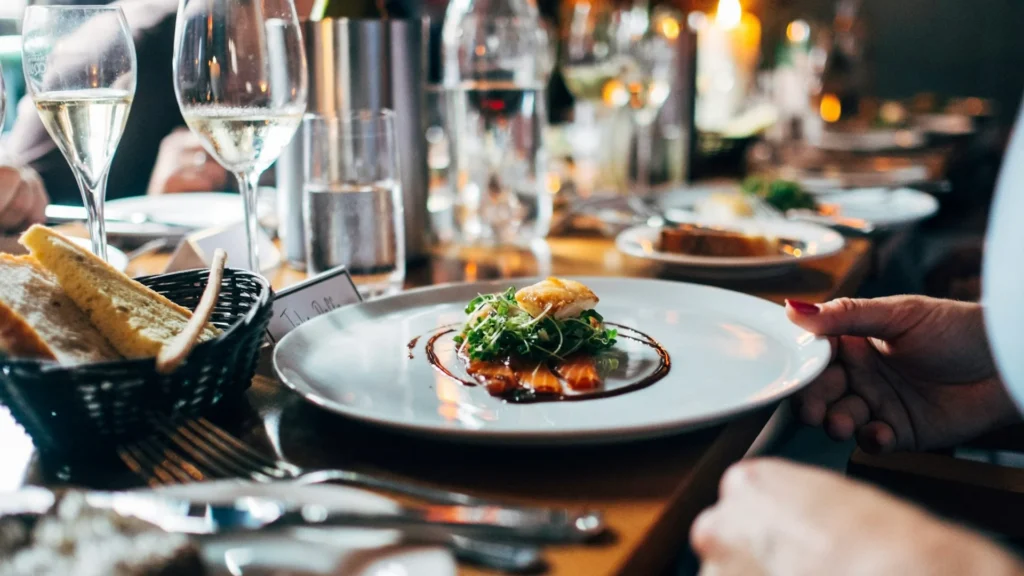 Альваро Клавихо начал карьеру в Европе. Его опыт сформировал авторский стиль высокой кухни.