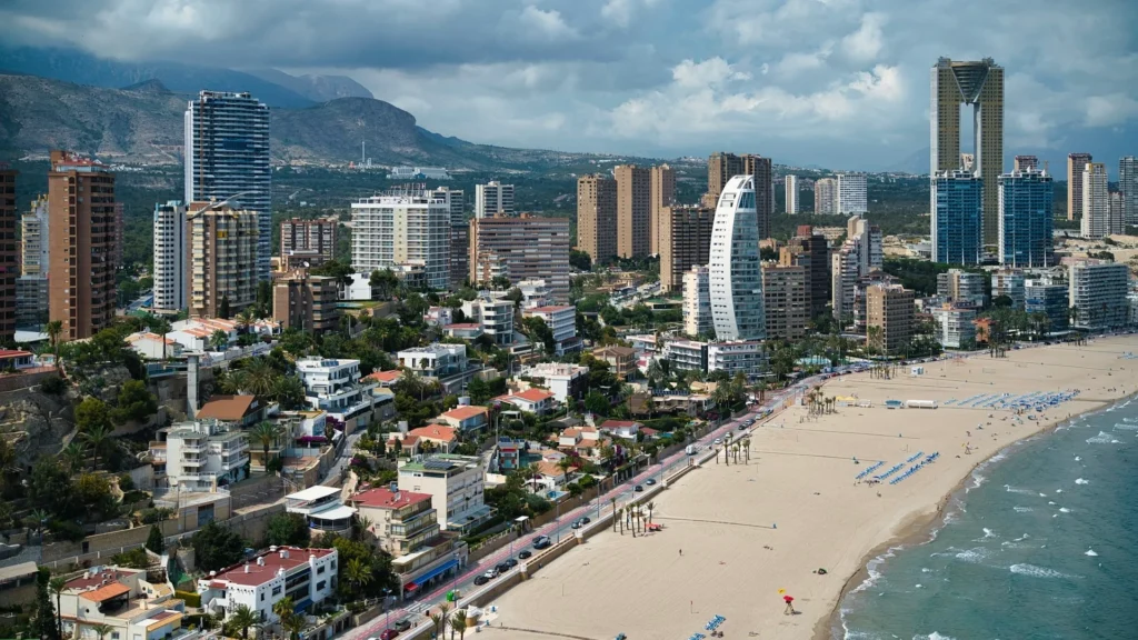 Спрос в Бенидорме уходит от моря в сторону тихих жилых кварталов