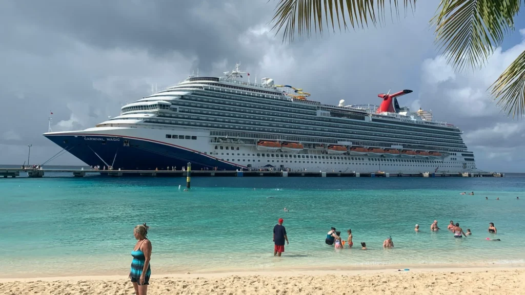 Carnival Cruise Line запускает взрослые круизы с заходами в Испанию и акцентом на казино в 2026 году.