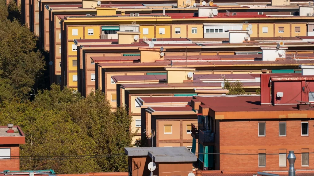 Муниципалитет Бадалоны провёл выселение мигрантов из сквота в бывшей школе.