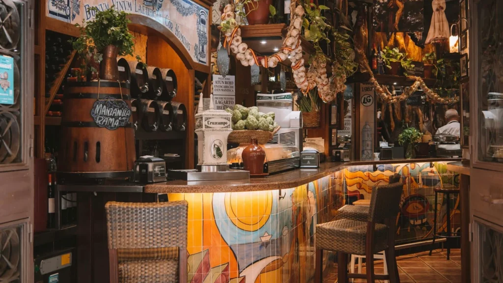 Интерьер традиционной таверны в Испании