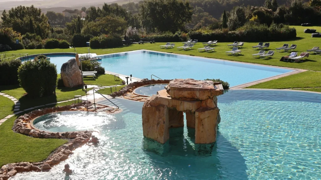 Термальный курорт в горах Италии, бассейны