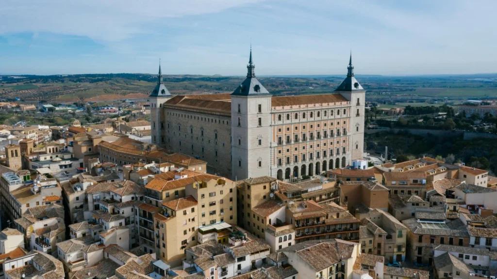 Вид на Толедо с высоты птичьего полета, замок