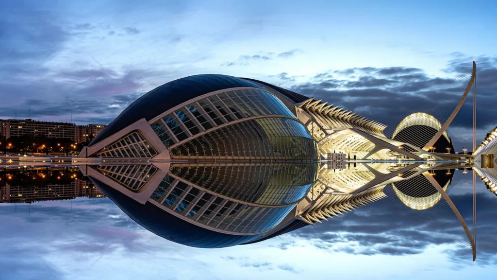 Здание футуристичной архитектуры в Валенсии