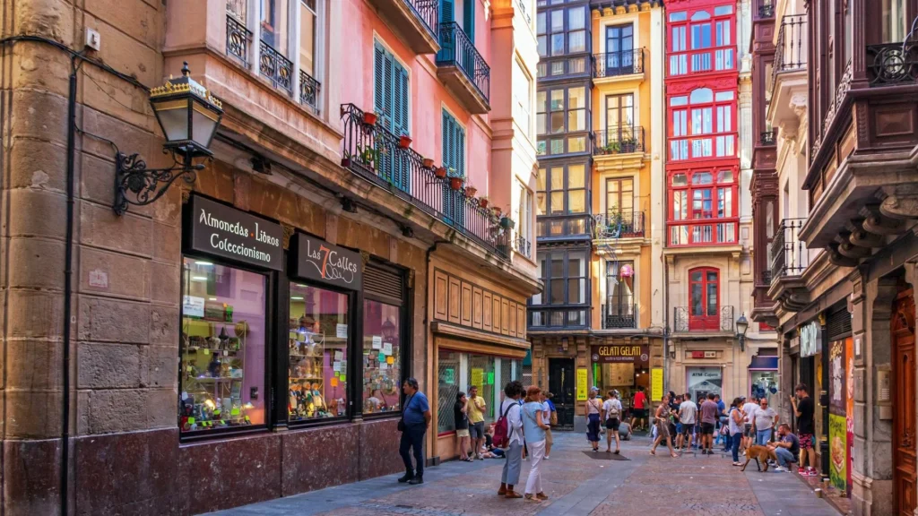 Исторические здания на улице в Бильбао