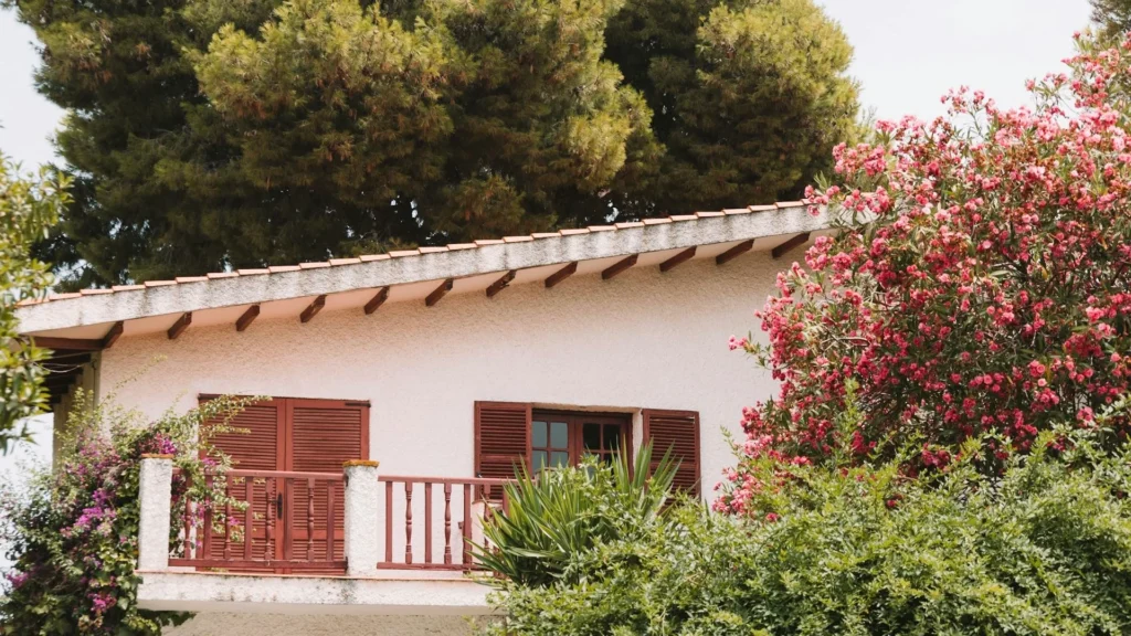 Частный дом в южном саду