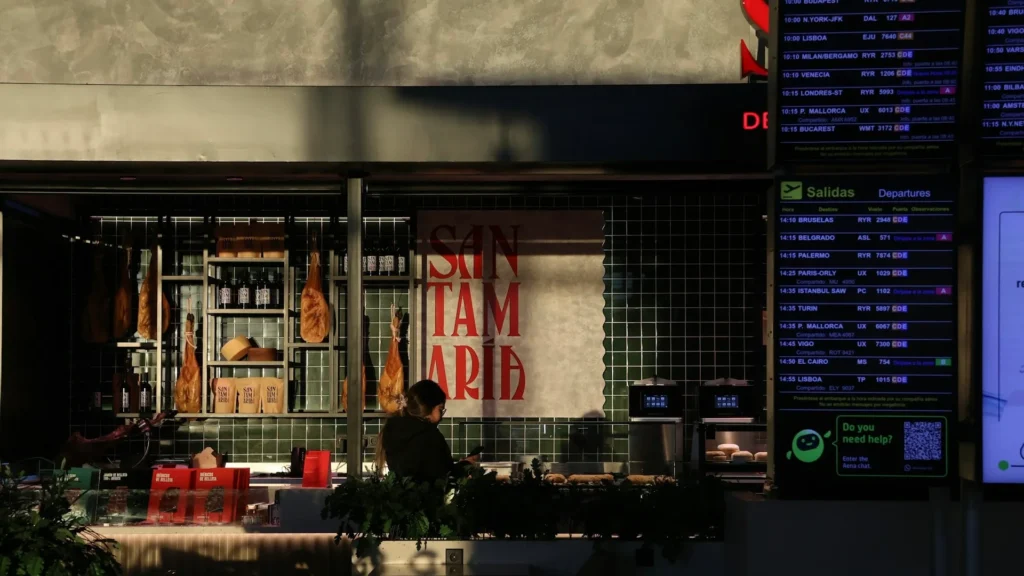 Кафе в аэропорту Испании