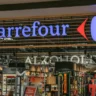 Вывеска магазина Carrefour