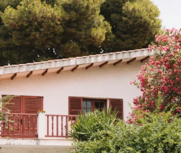 Частный дом в южном саду