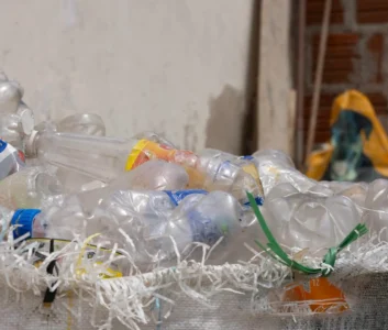 пластиковая упаковка? пластиковые бутылки